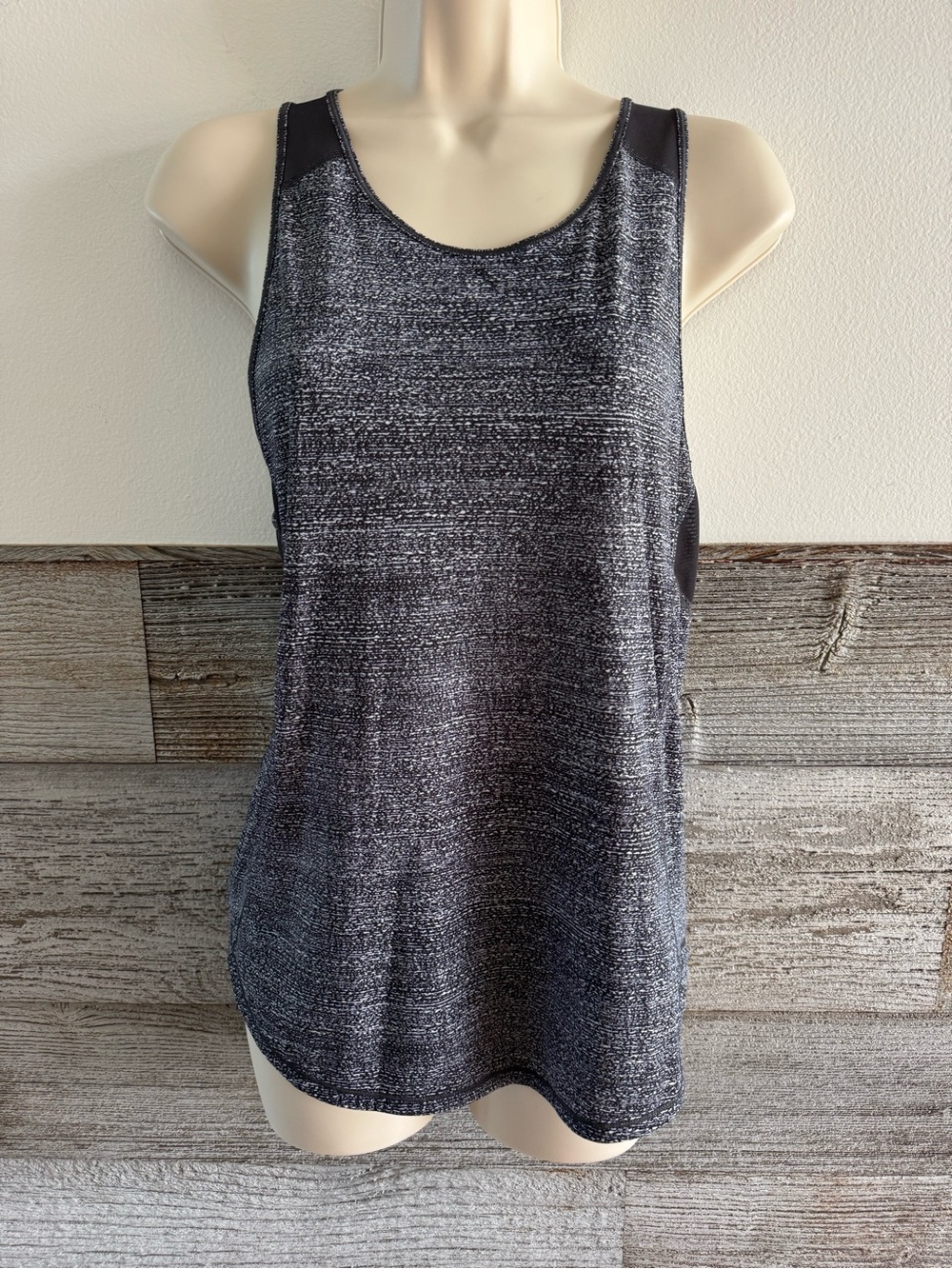 Lululemon Black White Speckled Mesh Racerback Tank Top Size 6 Small (B1)